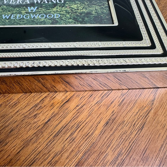 Vera Wang Wedgewood Black and Silver Picture Frame Holds 5 x 7 photo - Picture 3 of 5